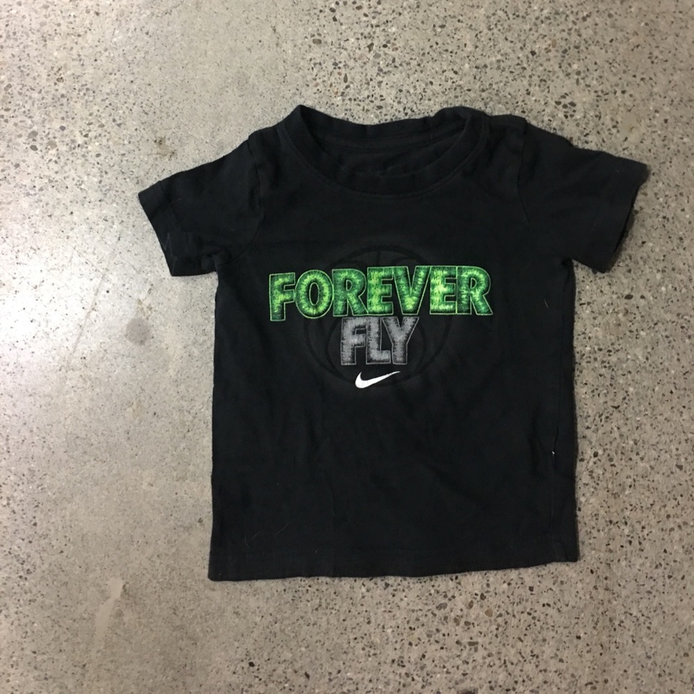Kids Nike T-shirt